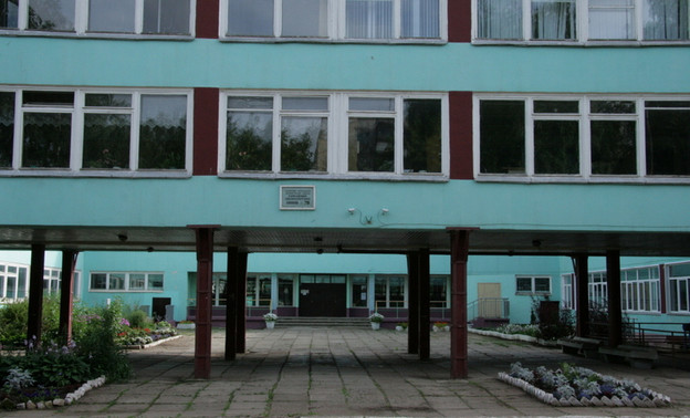 После падения двухлетних девочек с 9 этажа в кировских школах и детсадах пройдут беседы с родителями