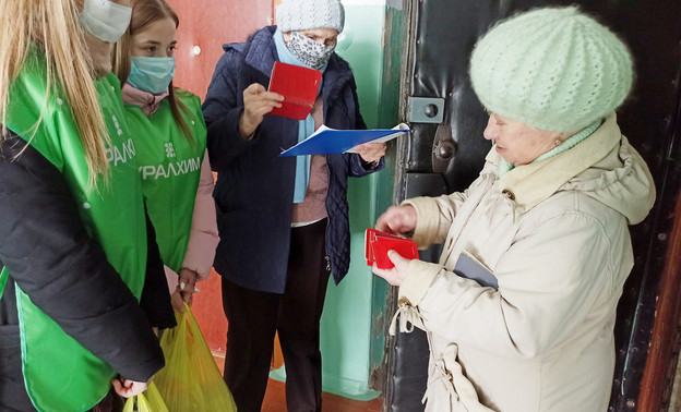 Доставка продуктов и помощь по хозяйству: волонтёры кирово-чепецких предприятий вышли на помощь ветеранам