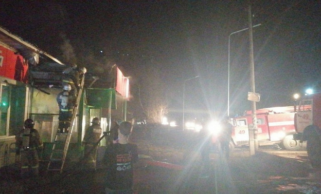 В Кировской области из горящего магазина эвакуировали 20 человек