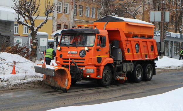 В Кирове стало больше спецтехники для уборки улиц от снега