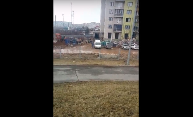 В Кирове рухнули строительные леса с рабочими