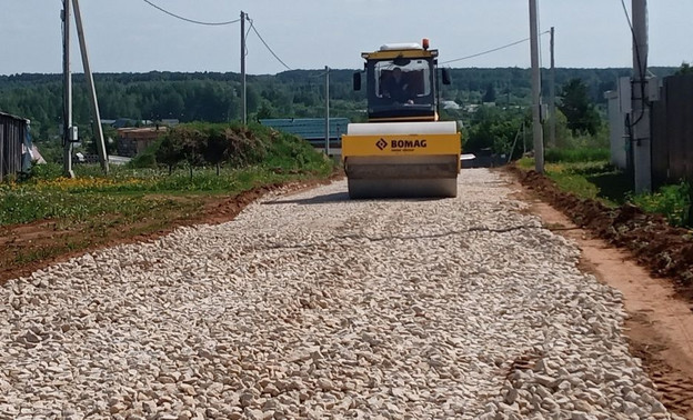 В Кирове начали ремонтировать грунтовые дороги