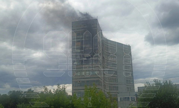 В Подмосковье горит административное здание