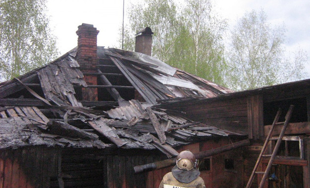 Котельничанин спас из горящего дома бабушку