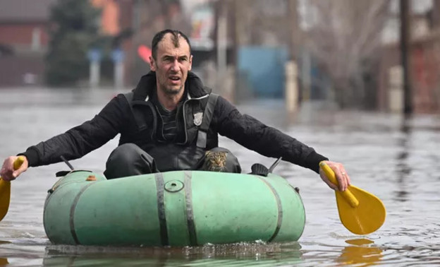 В Оренбурге уровень воды в Урале превысил самые опасные отметки