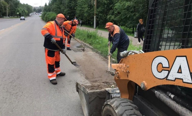 В Кирове восстановят повреждённые из-за непогоды тротуары и дороги