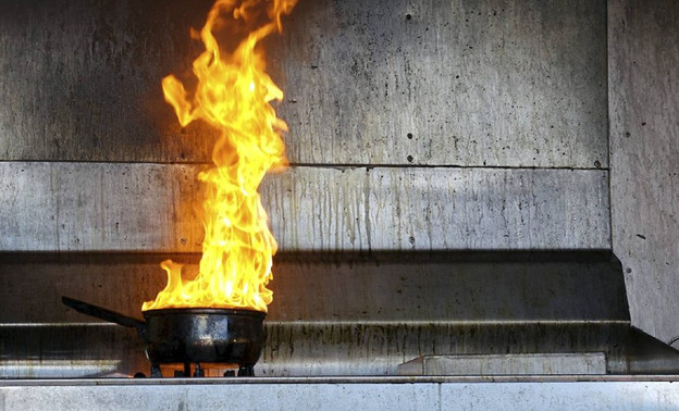В Кирове пенсионерка чуть не сгорела на собственной кухне