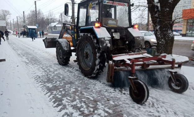 На улицы Кирова для уборки снега вывели всю подготовленную технику