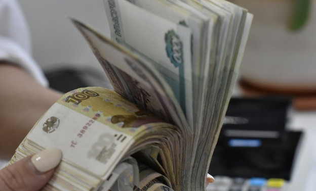 Кировский пенсионер забыл карту в банкомате и потерял деньги