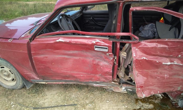 В Малмыжском районе «семёрка» врезалась в фургон: четыре человека пострадали