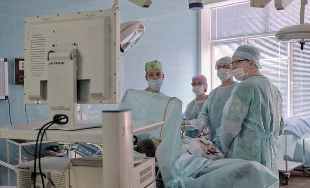 Кировские врачи удалили у женщины 8-сантиметровую опухоль