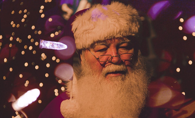 Дед Мороз, которого пригласили на детский праздник, похитил у кировчанки 3800 рублей