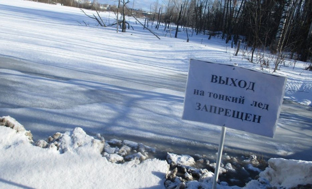 На водоёмах Кирова устанавливают предупреждающие о тонком льде таблички
