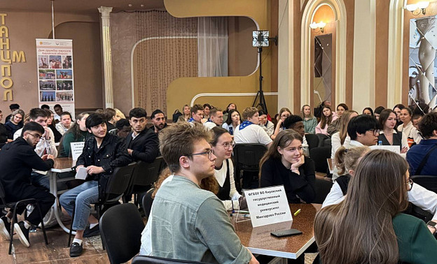 В Кирове организовали литературный квиз к 130-летию Есенина