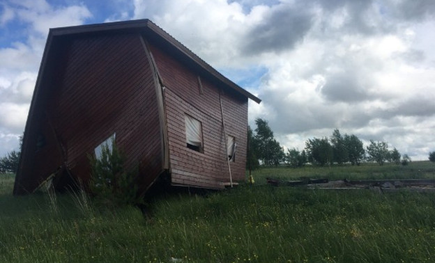 В Кировской области ветром сдуло дом