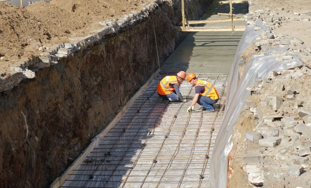 Власти Кирова потребовали убрать стройки с тротуаров перед Днем города