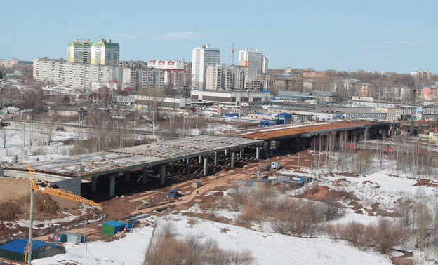 Из-за строительства путепровода улицы Попова и Комсомольскую перекроют ещё на несколько месяцев