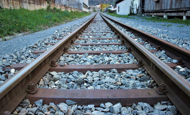 В Оричах два 11-летних мальчика играли у железной дороги и складывали камни на рельсы