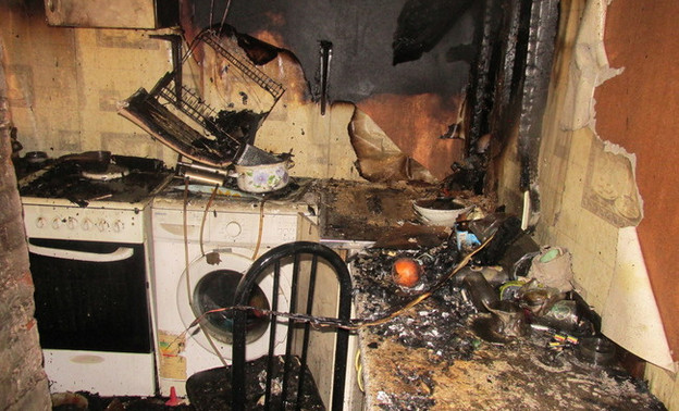 В Котельничском районе из-за короткого замыкания сгорел деревянный жилой дом