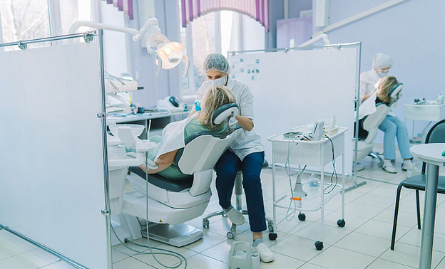 Кировские стоматологи за год вылечили более 164 тысяч зубов