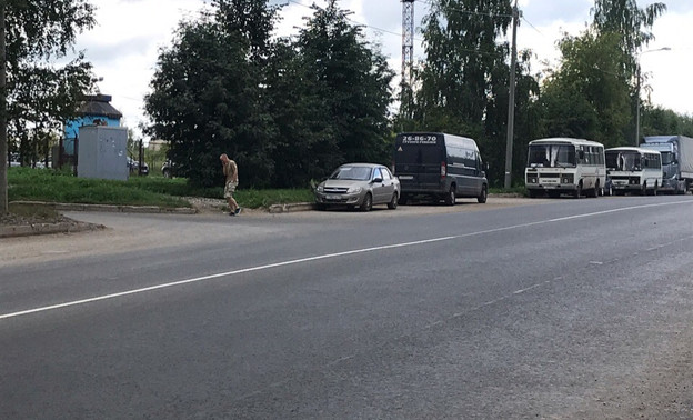 Кировчане массово закрашивают дорожную разметку, чтобы попасть в свои дворы