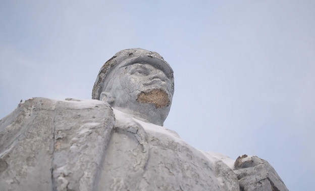 Члены партии КПРФ потребовали отреставрировать памятник Ленину в Лузе