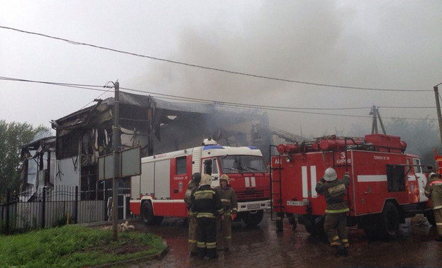 Владелица магазина, сгоревшего в слободе Лосево, заявила об ущербе на 70 миллионов рублей