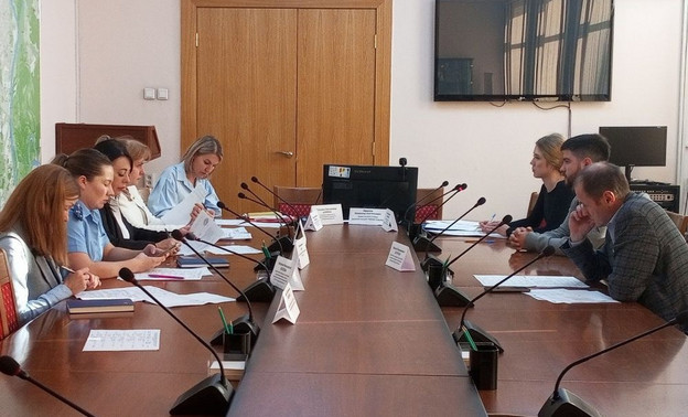 Кировским работодателям пригрозили за «серые» зарплаты