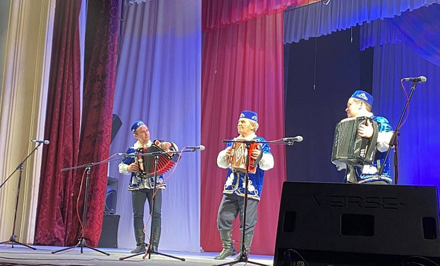 В Кировской области прошёл фестиваль национальных культур «Жар-птица»