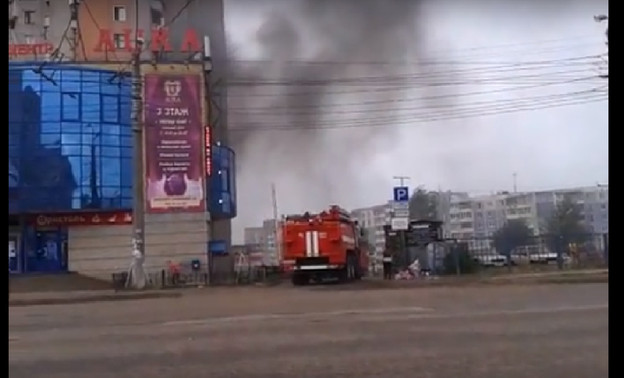 Пожар около развлекательного центра "Аура". ВИДЕО