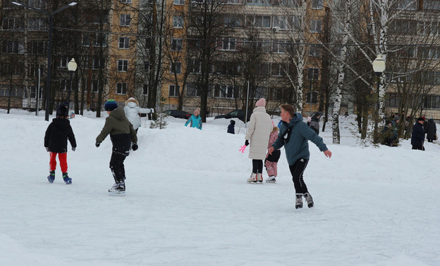 Где в Кирове можно покататься на коньках бесплатно?