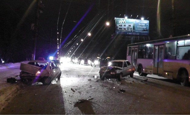 В Кирове пассажир такси пострадала в аварии