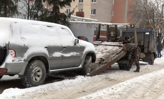 В Кирове с городских улиц эвакуировали 14 бесхозных машин