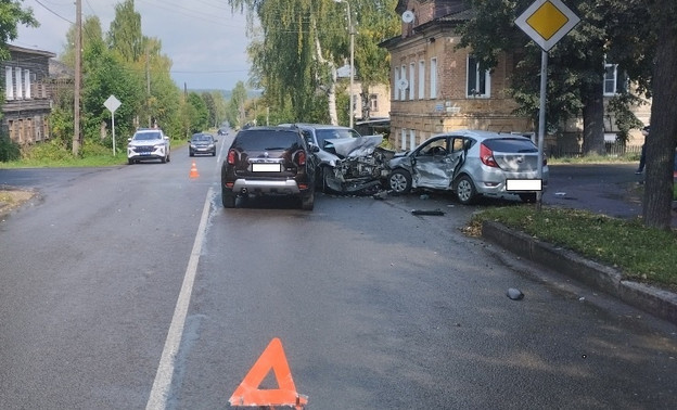 В Слободском произошло тройное ДТП с пострадавшим