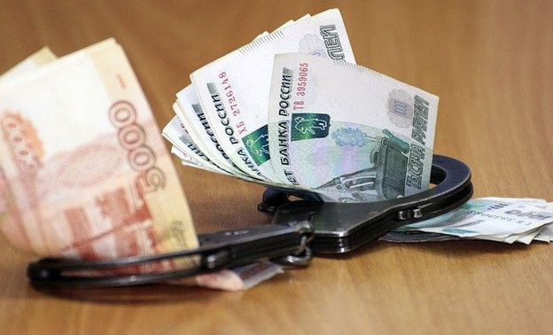 Кировчанку, которую обвиняли во взяточничестве, оштрафовали на полмиллиона рублей