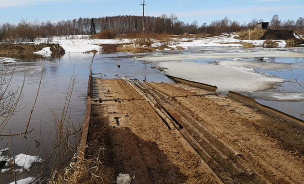 «Нарушено сообщение с тремя населёнными пунктами»: в Кикнурском районе затопило мост