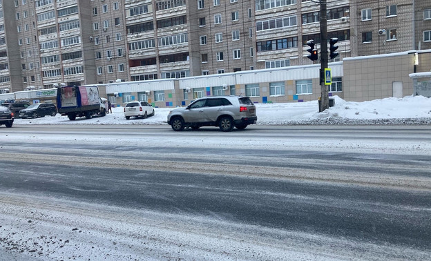 После жалобы портала Свойкировский на улице Производственной починили кнопку светофора