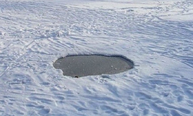 Кировчанка во время прогулки провалилась под лёд