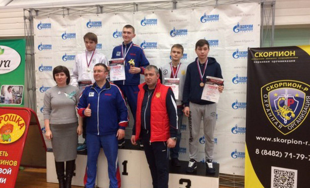 Кировские кикбоксеры привезли 8 медалей из Тольятти