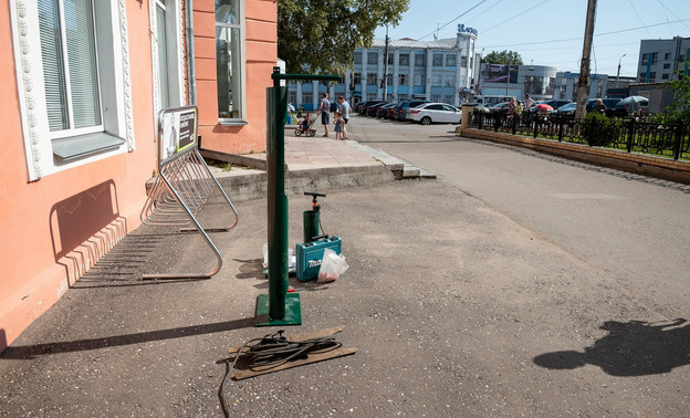 На площади Лепсе появилась очередная точка бесплатного ремонта велосипедов