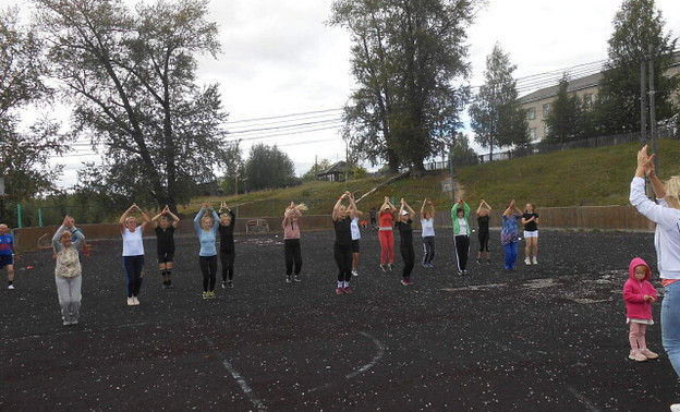В Песковке состоялась спартакиада и волейбольный матч для людей старшего поколения