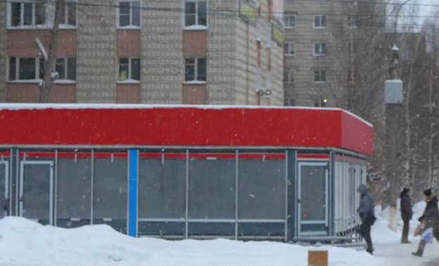 В Кирове по решению суда демонтируют торговый павильон