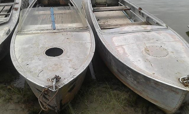В Кировской области пьяный водитель лодки погиб при столкновении с паромом
