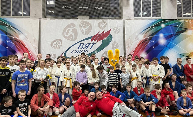 Олимпийские чемпионы встретились с кировскими школьниками