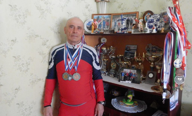 73-летний чепецкий лыжник выиграл две медали на планетарном форуме