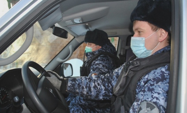 В Кирове задержали граждан, подозреваемых в приобретении наркотиков