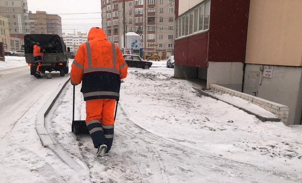 Россиян, задолжавших за ЖКХ, могут привлечь к уборке снега