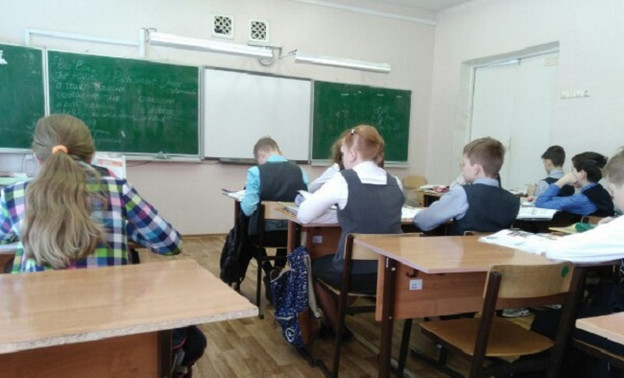 Главный санитарный врач России отменил антиковидные ограничения в школах