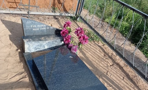 Полиция задержала подростка, который сломал надгробные плиты на кладбище в Кирсе