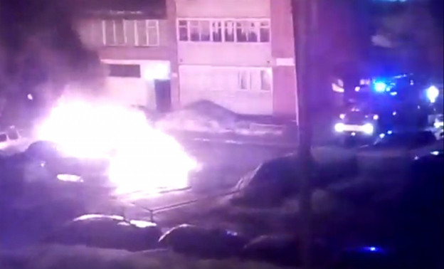 Сегодня ночью в Кирове горели три автомобиля (ВИДЕО)